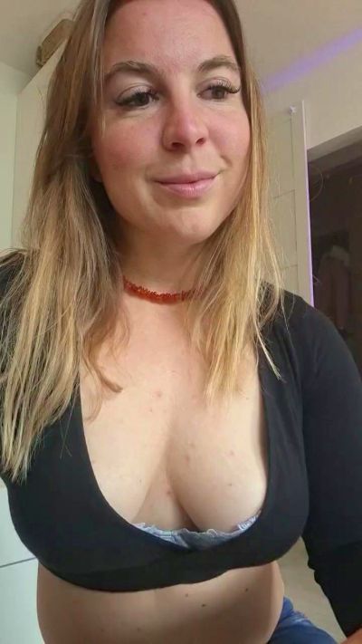 story_of_sarah live cam on Cam4