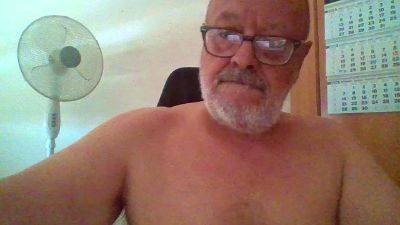 stuart633 live cam on Cam4