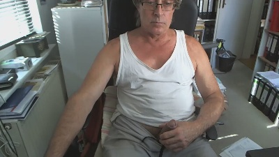 stuggi4 live cam on Cam4