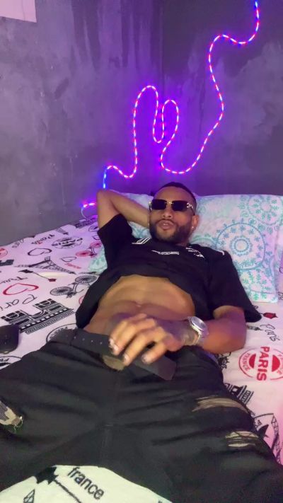 stvxxx777 live cam on Cam4
