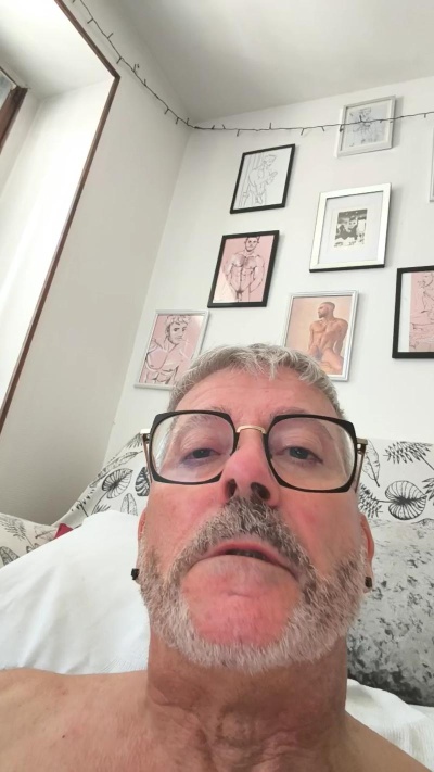 suceruevoltaire live cam on Cam4