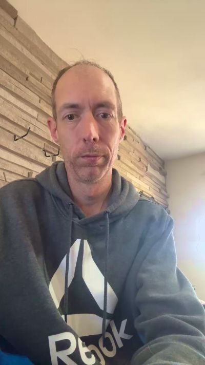 superbad22 live cam on Cam4