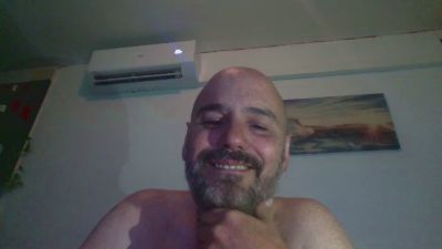 superchuk1 live cam on Cam4