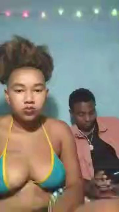 le modèle suzie24 est en webcam porno dans un show sur le site cam4, il possède les tags suivants: 