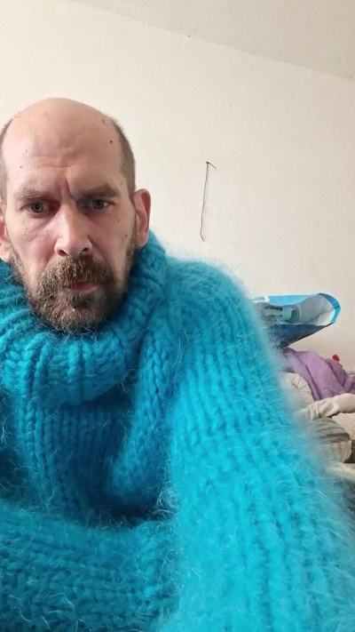 sweaterslut live cam on Cam4