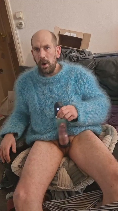 sweaterslut live cam on Cam4