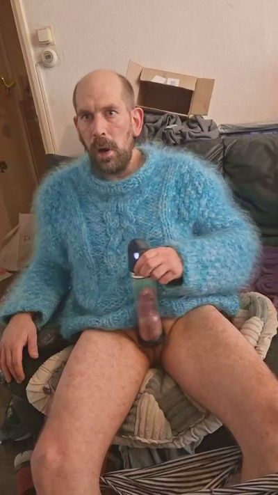 sweaterslut live cam on Cam4