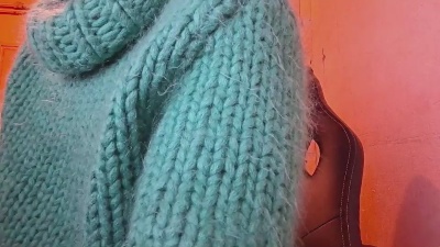 sweaterslut live cam on Cam4
