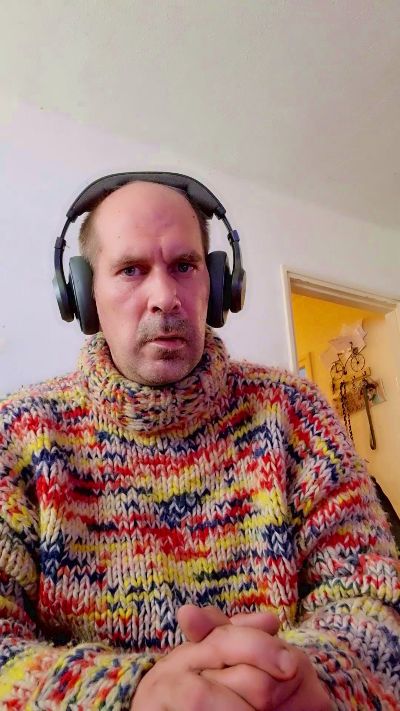 sweaterslut live cam on Cam4