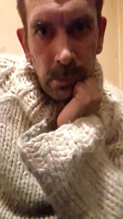 sweaterslut live cam on Cam4
