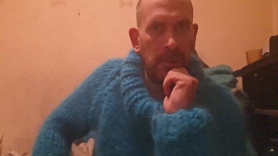 sweaterslut live cam on Cam4