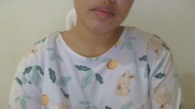 sweet_charm18 live cam on Cam4