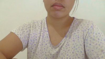 sweet_charm18 live cam on Cam4