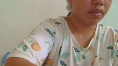 sweet_charm18 live cam on Cam4
