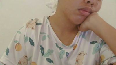 sweet_charm18 live cam on Cam4
