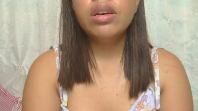 sweet_charm18 live cam on Cam4