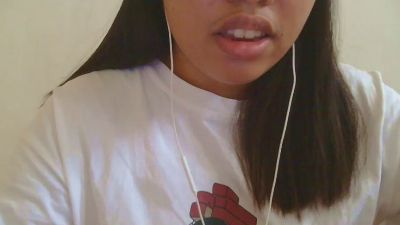 sweet_charm18 live cam on Cam4