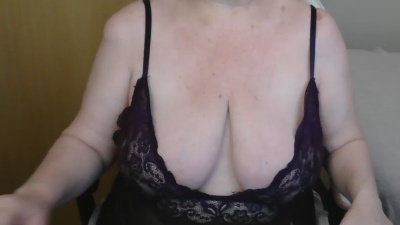 sweet_curvy live cam on Cam4