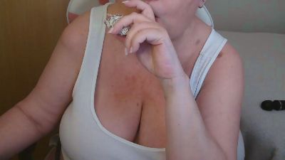 sweet_curvy live cam on Cam4