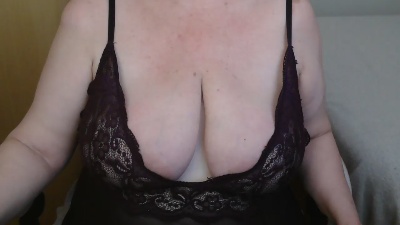 sweet_curvy live cam on Cam4