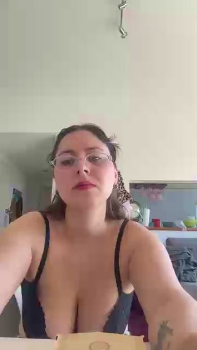sweet_cute_rina live cam on Cam4