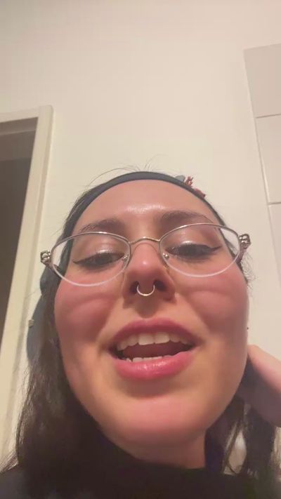 sweet_cute_rina live cam on Cam4