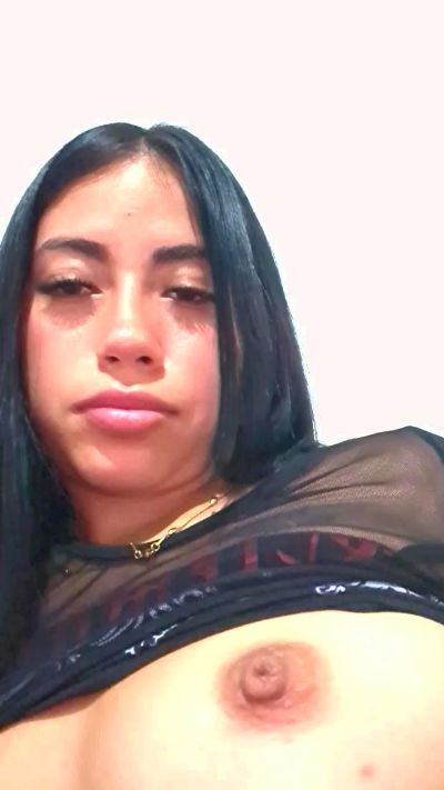 sylvana_19 live cam on Cam4