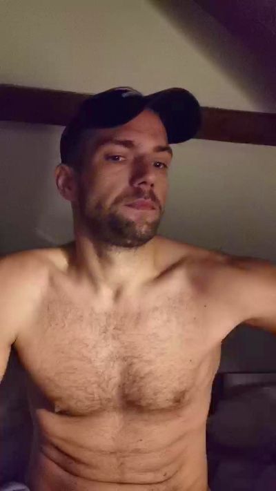 tallgentleman live cam on Cam4