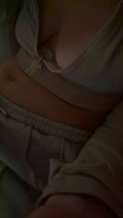 tana28 live cam on Cam4