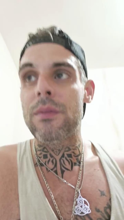 taruated24 live cam on Cam4