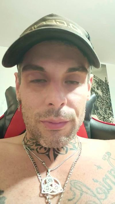 taruated24 live cam on Cam4