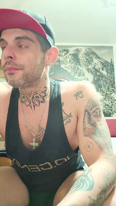 taruated24 live cam on Cam4