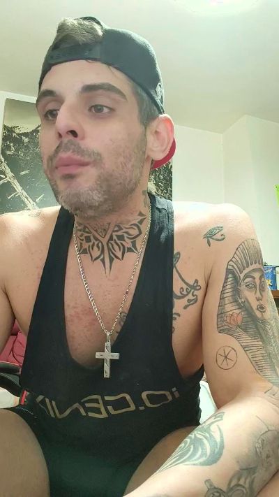 taruated24 live cam on Cam4