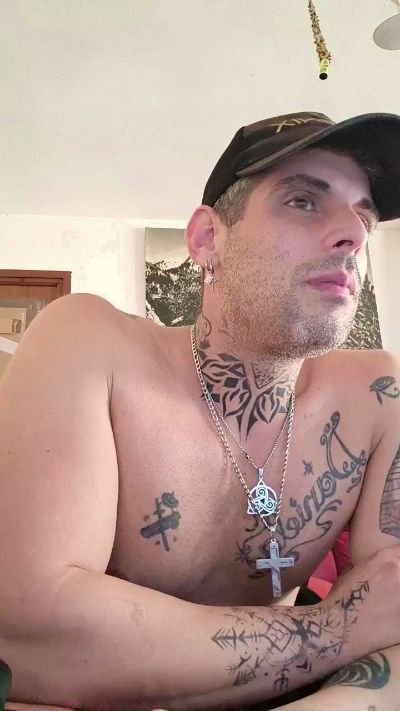 taruated24 live cam on Cam4