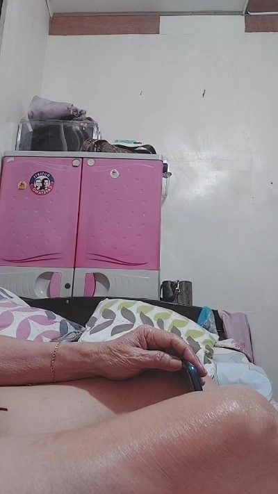 tastegranny live cam on Cam4