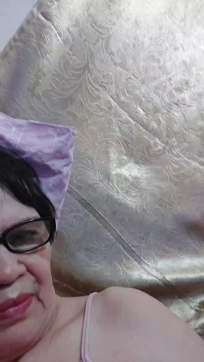 tastegranny live cam on Cam4