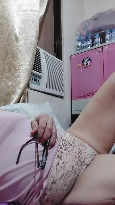 tastegranny live cam on Cam4