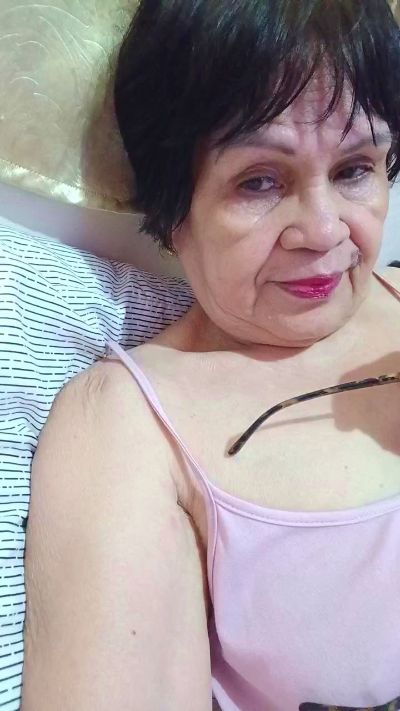tastegranny live cam on Cam4