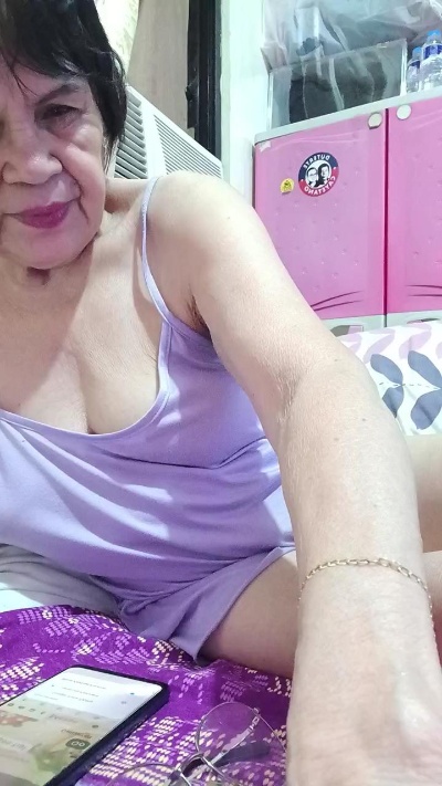 tastegranny live cam on Cam4