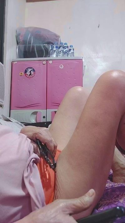 tastegranny live cam on Cam4
