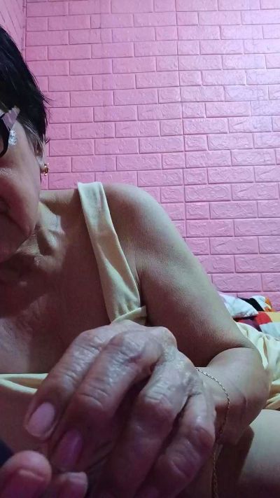 tastegranny live cam on Cam4
