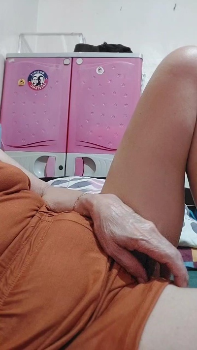 tastegranny live cam on Cam4