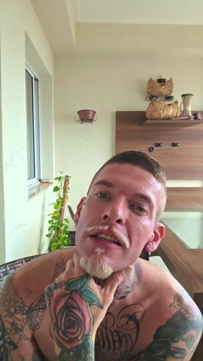 tattooer2 live cam on Cam4