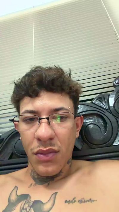 tattooheartz live cam on Cam4