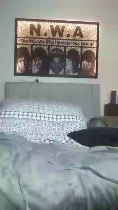 tayboy91 live cam on Cam4