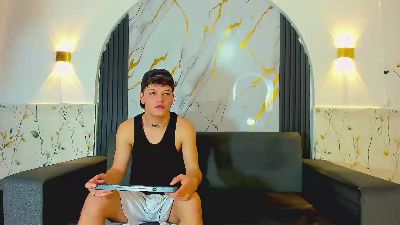tayler_blessed live cam on Cam4