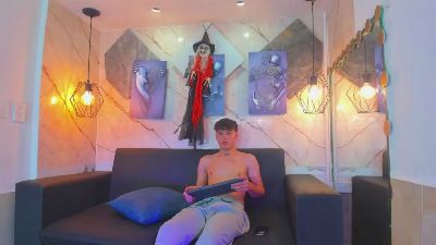 tayler_blessed live cam on Cam4