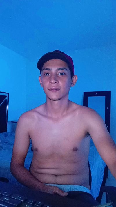 tayron live cam on Cam4