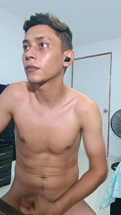 tayron live cam on Cam4