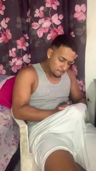 tchagomont live cam on Cam4